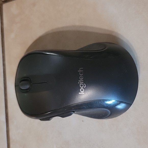 Logitech M510 Black Wireless Mouse - Picture 1 of 4